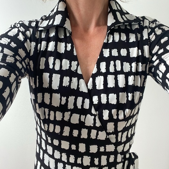 Ross Mayer wrap back white print dress, 3/4 sleeves, collar, made in Canada  XS - Picture 6 of 10